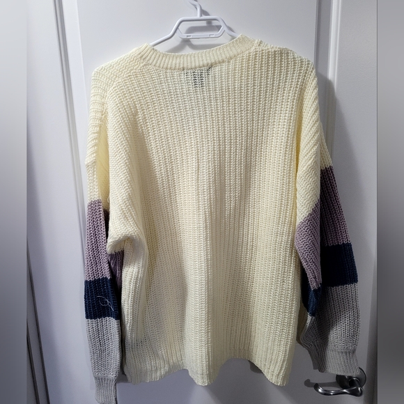 V neck sweater lavender blue and cream - Picture 3 of 3